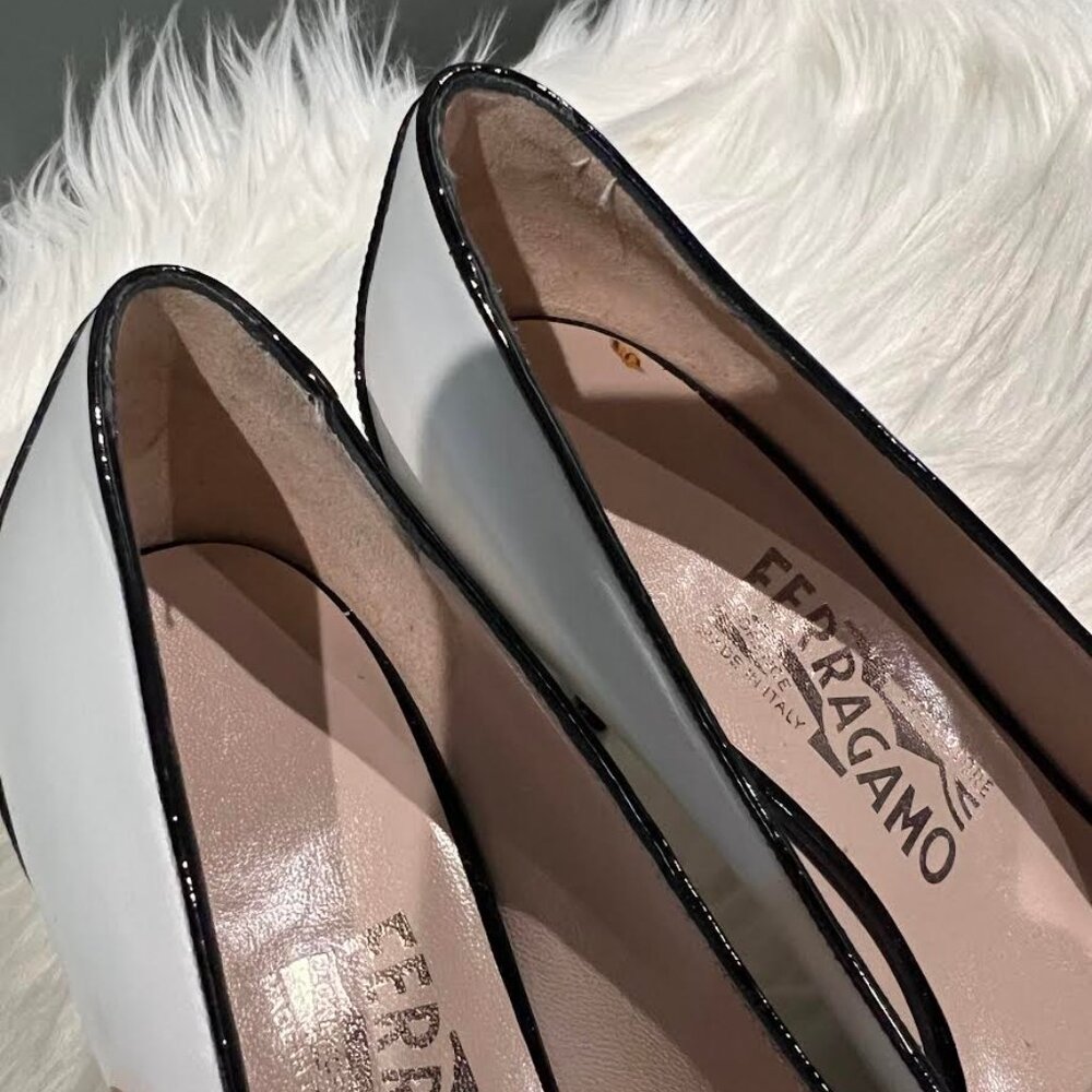 Ferragamo Black and White patent pumps / Size 7 - Picture 3 of 10